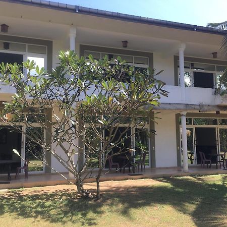 Raja Beach Hotel Balapitiya Eksteriør bilde