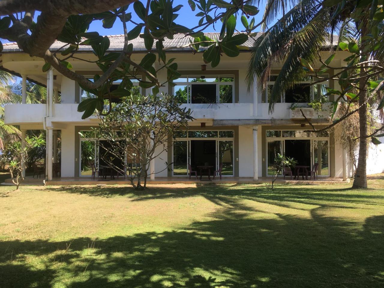 Raja Beach Hotel Balapitiya Eksteriør bilde