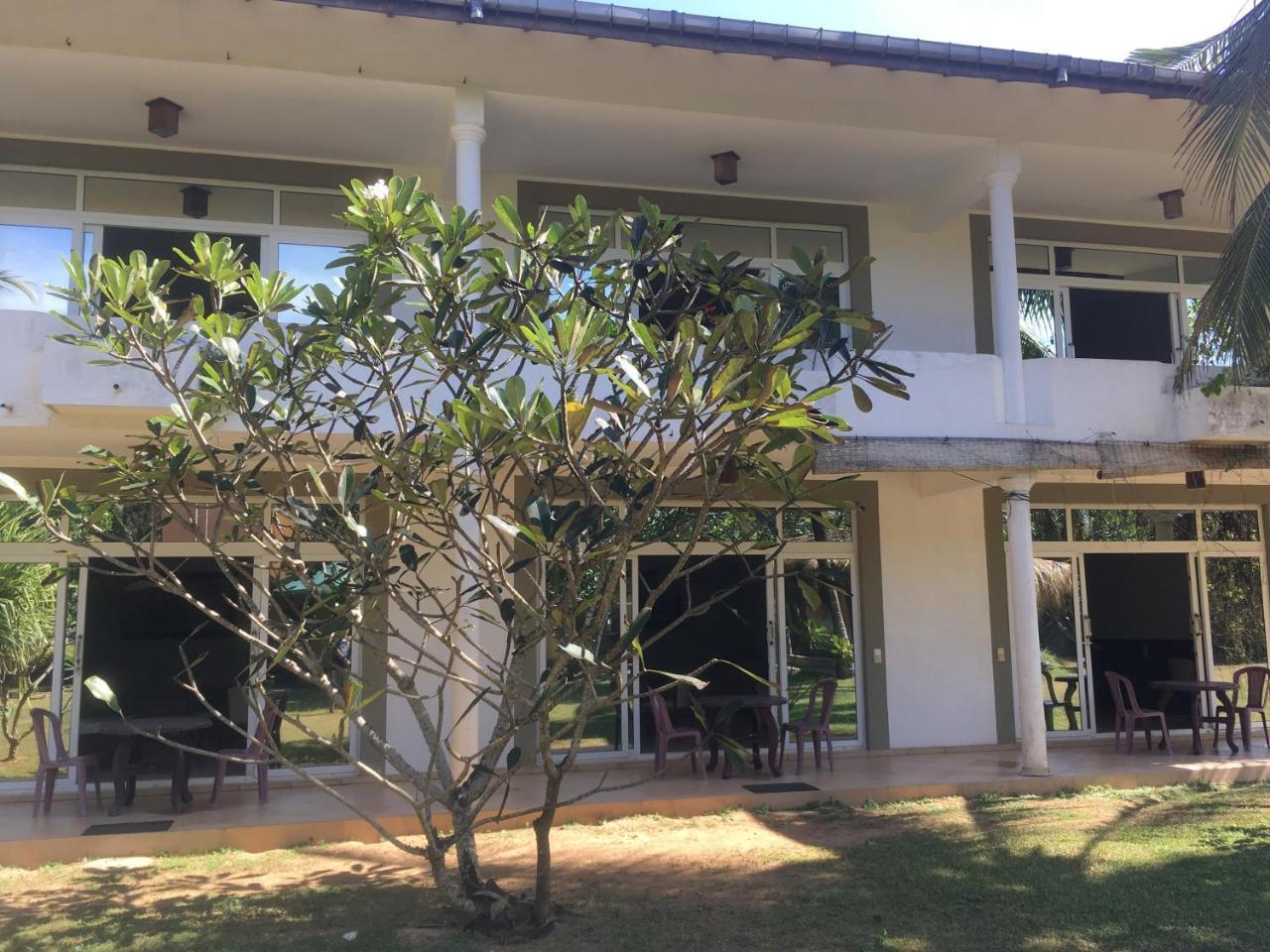 Raja Beach Hotel Balapitiya Eksteriør bilde
